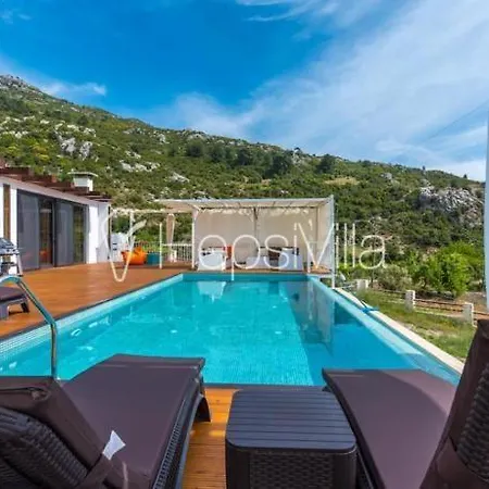Villa Arya *