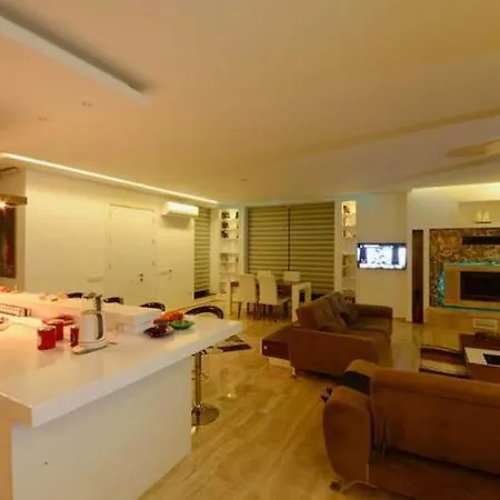 Villa Arya