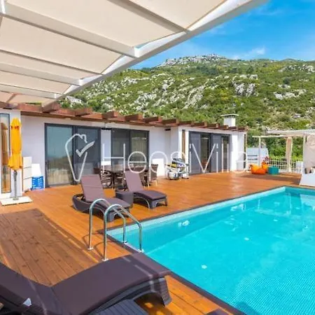 Villa Arya *