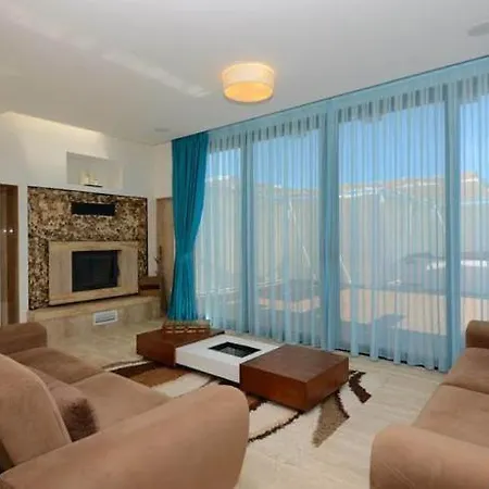 Arya Villa